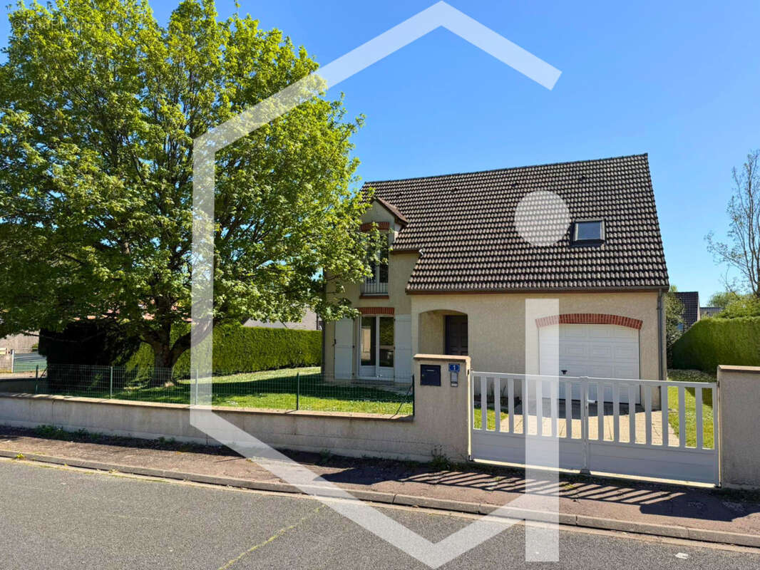 Maison à COSNE-COURS-SUR-LOIRE