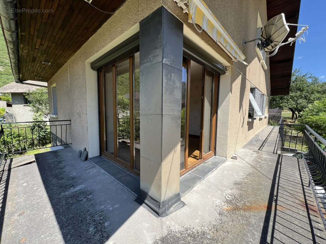 Maison à SAINT-JULIEN-MONT-DENIS