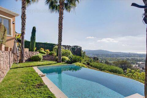 Maison à MANDELIEU-LA-NAPOULE