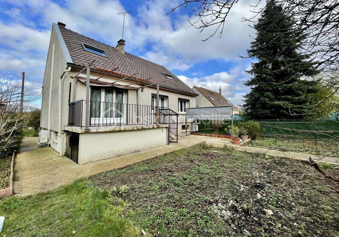 Maison à DAMMARIE-LES-LYS