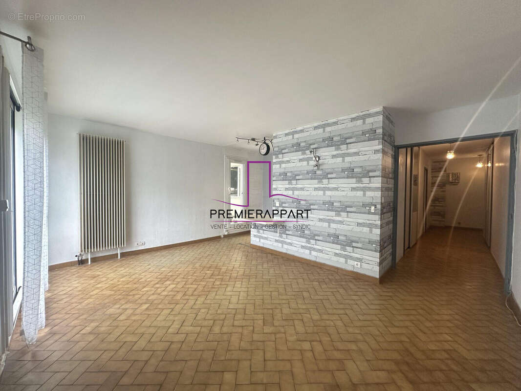 Appartement à SARTROUVILLE