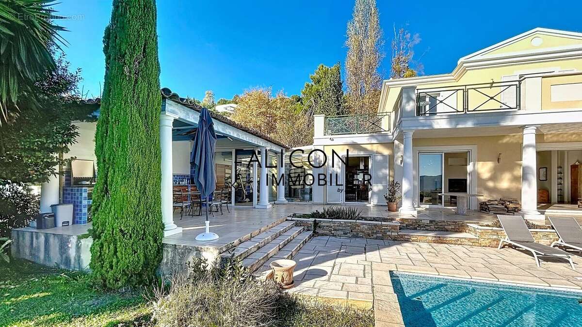 Superbe Villa d'Architecte dans un Domaine Privé sur les Hauteurs de Falicon - photo 5
