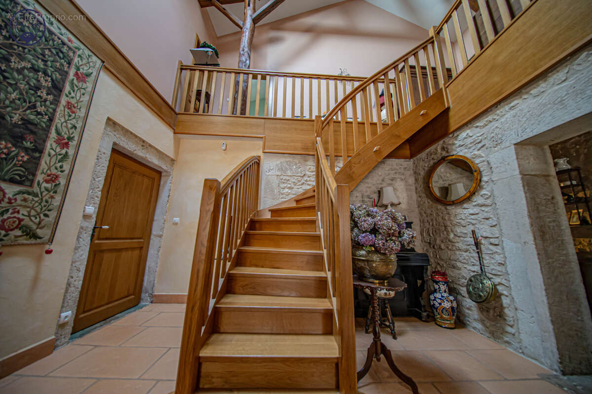 Maison avec jardin paysagé et terrasse - photo 11