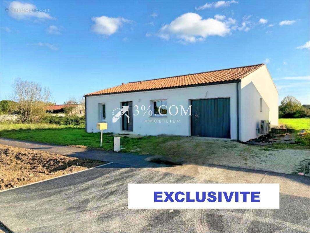 Maison à PORT-D&#039;ENVAUX