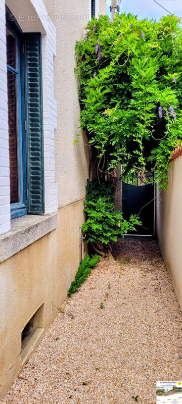 PANISSIERES Centre-ville Maison de ville avec jardin pour résidence principale ou secondaire - photo 24