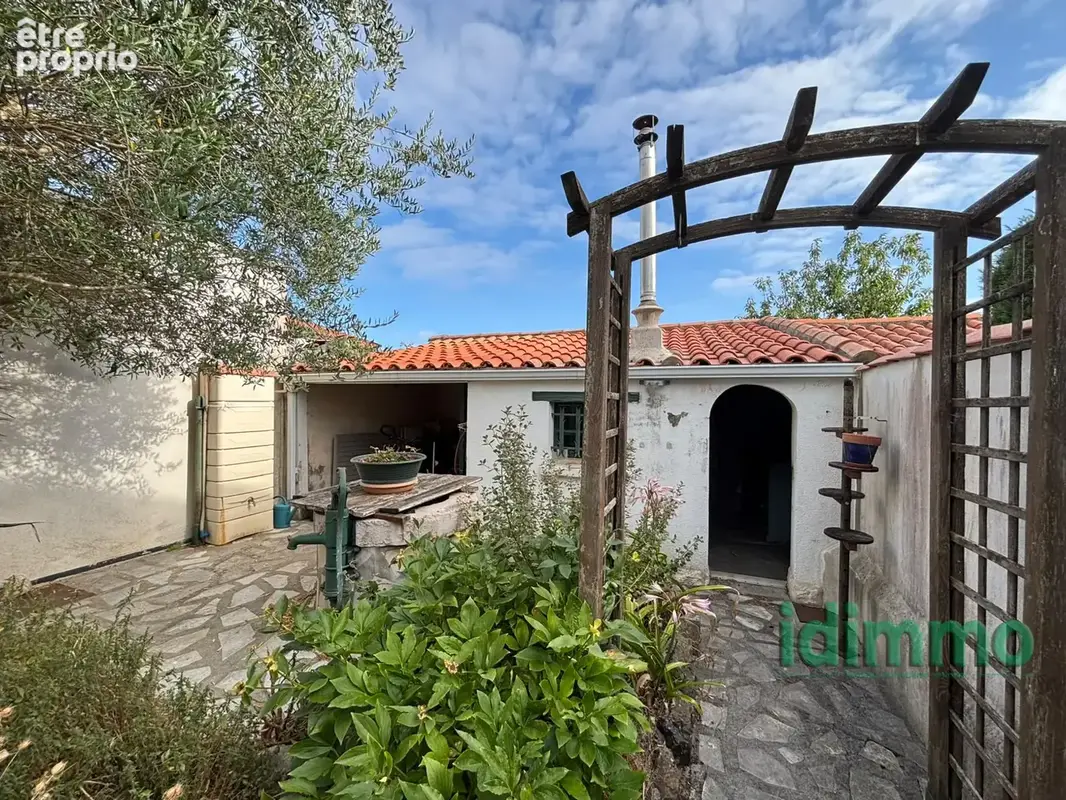 Maison ancienne en pierre en bon etat general de 90 m2 sur un terrain clos de 148 m2. 5 mn de la gare et du v - photo 9