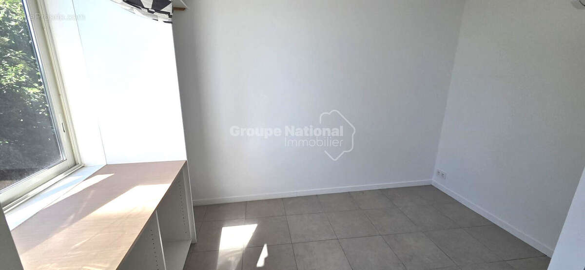 QUARTIER VERDURON HAUT! Maison atypique de 120 m² de type 5 sur parcelle de terrain de 200 m² avec vue mer! - photo 6