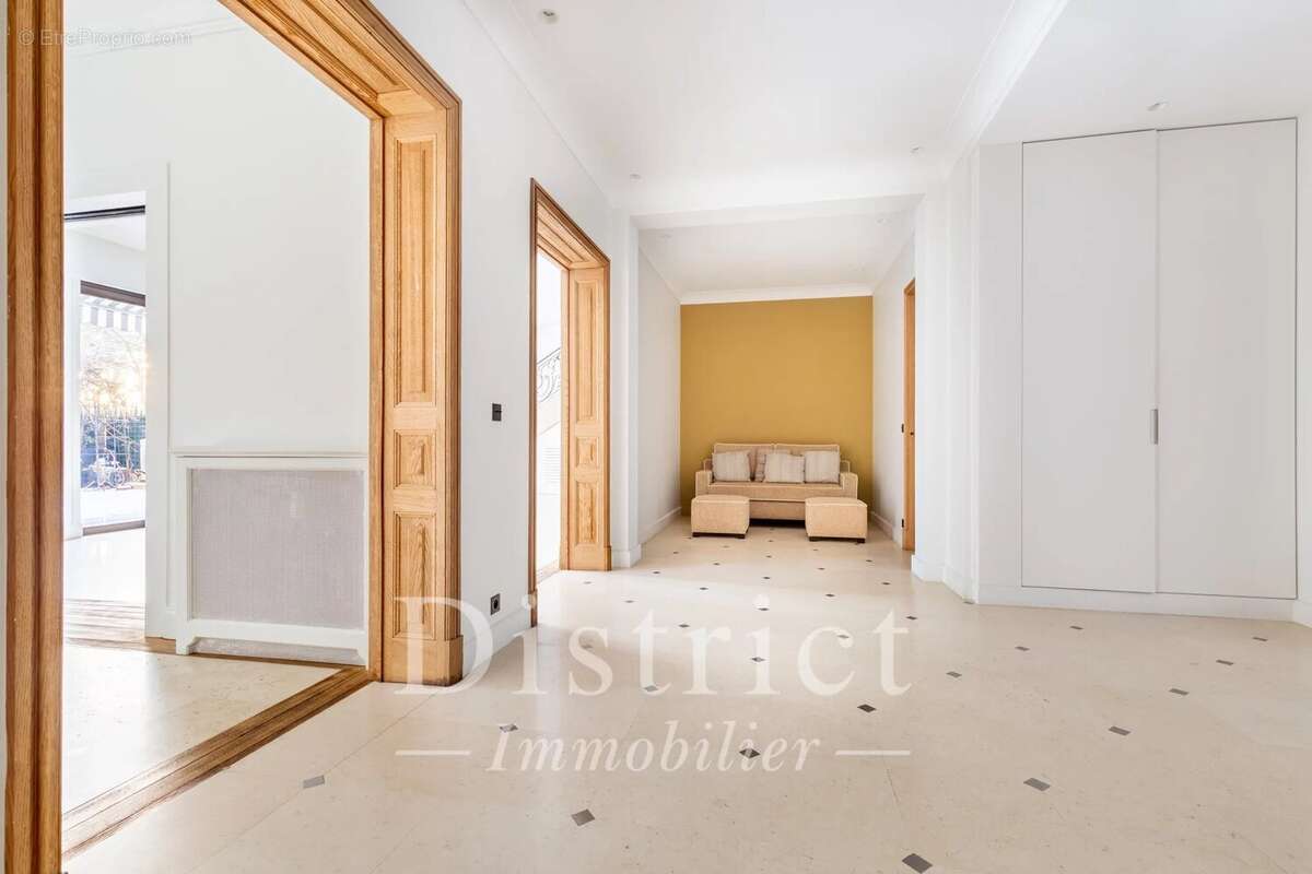Appartement à NEUILLY-SUR-SEINE