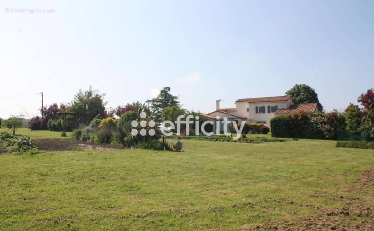 Maison 175 m² à Meursac  - photo 20