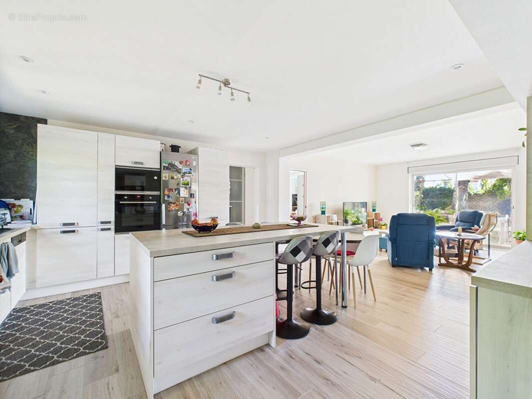 Maison 360 m² à Avignon  - photo 5