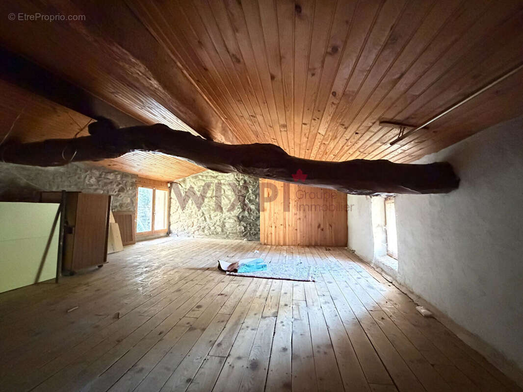 Maison à CHARMES-SUR-RHONE