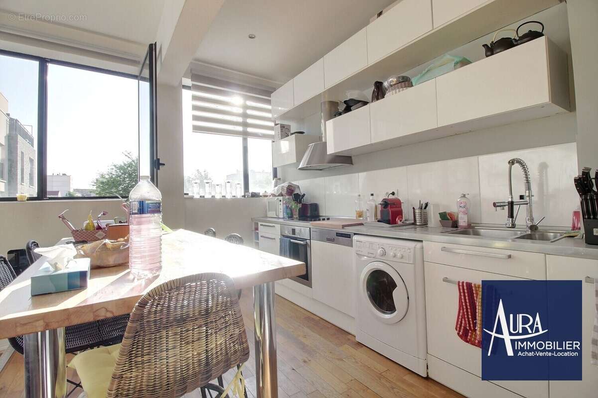 0_0004 - Commerce à LES LILAS