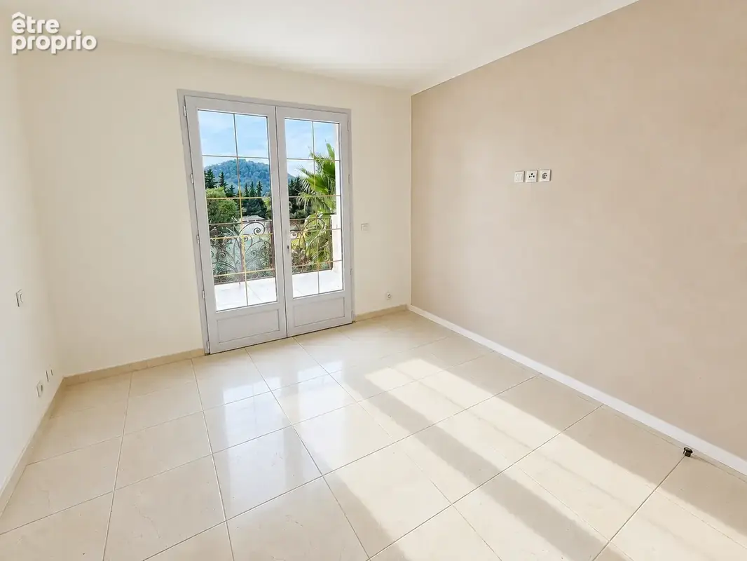 La Motte -Villa de 150 m2 - Grand jardin arboré - Terrain piscinable - photo 13