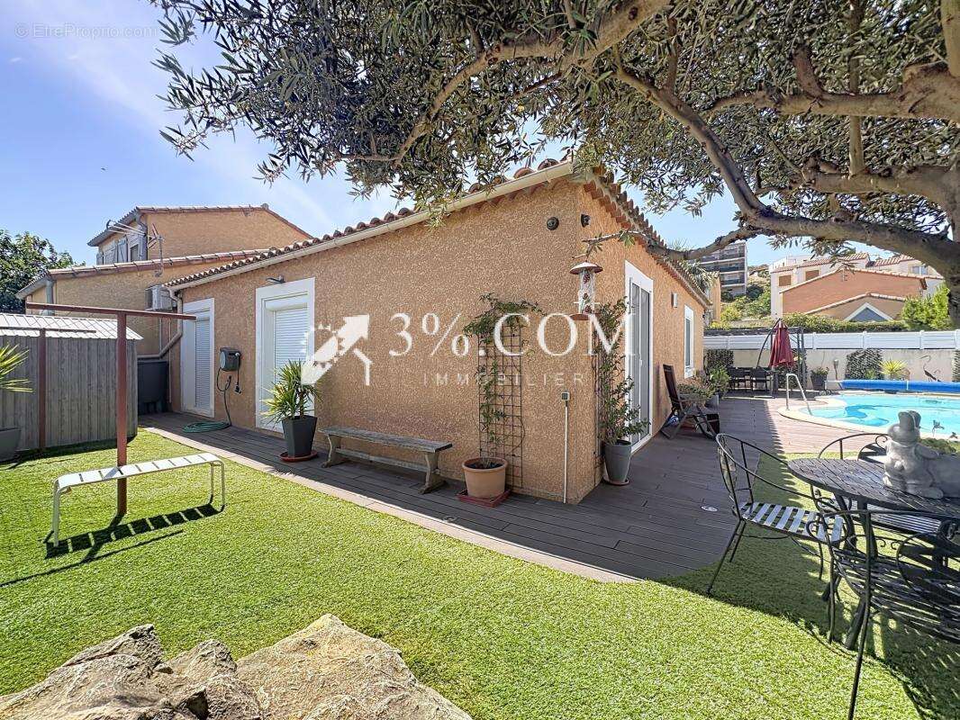 Maison de plain-pied avec piscine, jardin et vue dégagée sur - photo 30