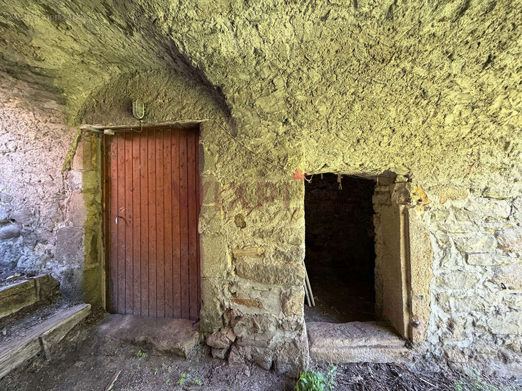 Maison à CHARMES-SUR-RHONE