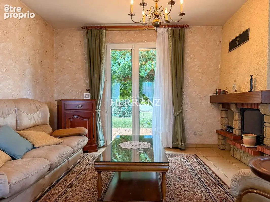 Maison de plain-pied avec jardin, garages et dépendances à Libourne - photo 5