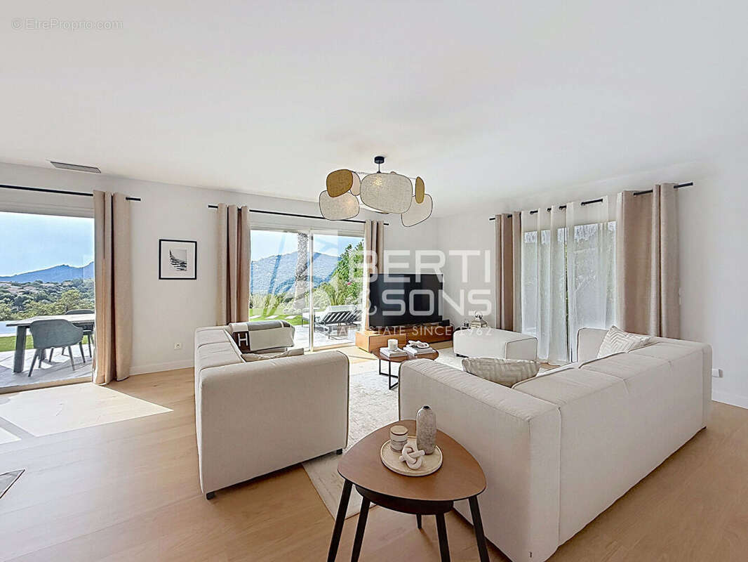 Les adrets de l'esterel - villa renovee 7 pieces avec 4/5 chambres  - piscine a debordement - vue feerique ! - photo 8