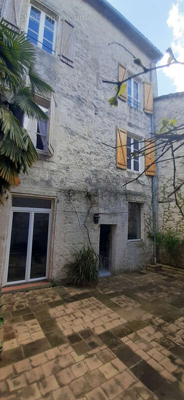 Maison à MONTPEZAT-DE-QUERCY