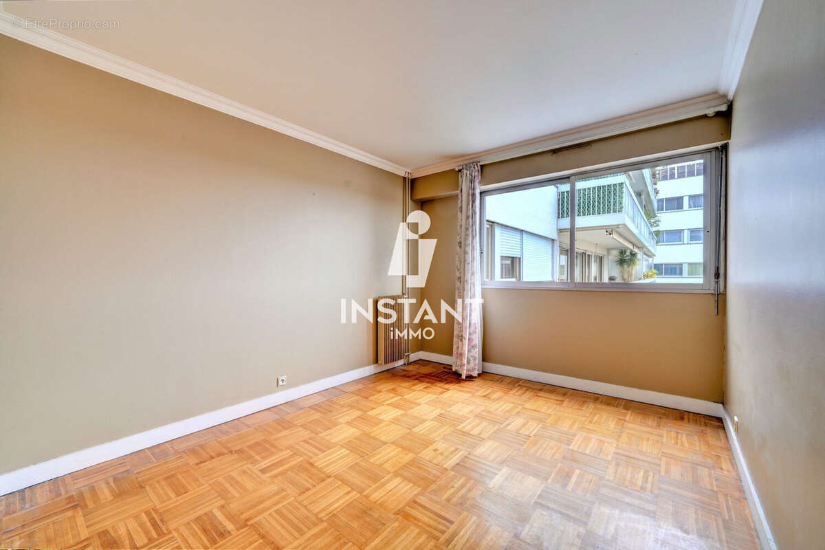 Chambre 1  - Appartement à CRETEIL