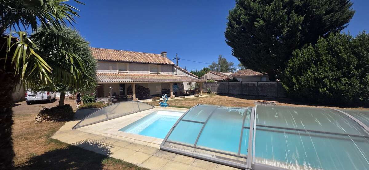 Vouneuil-sous -Biard :Grande maison qui va reconcilier vos étés et vos hivers - photo 10