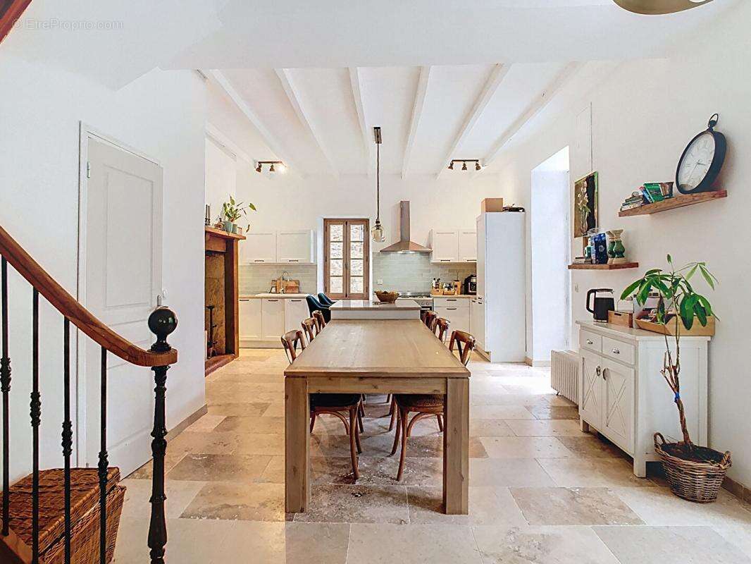 Maison à BEYNAC-ET-CAZENAC