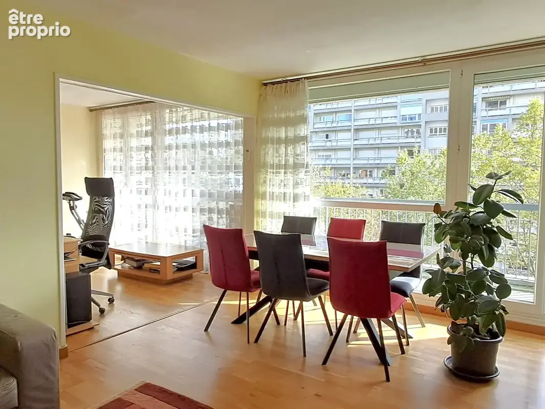 Tête d'Or - La Doua : T5 lumineux avec 3 ch., terrasse, 2 loggias et vue dégagée - photo 4