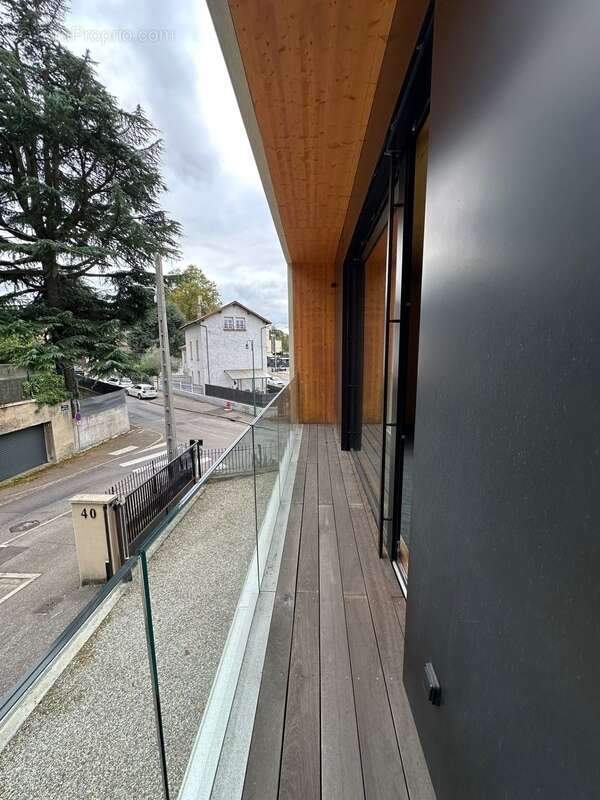 Commerce à TASSIN-LA-DEMI-LUNE