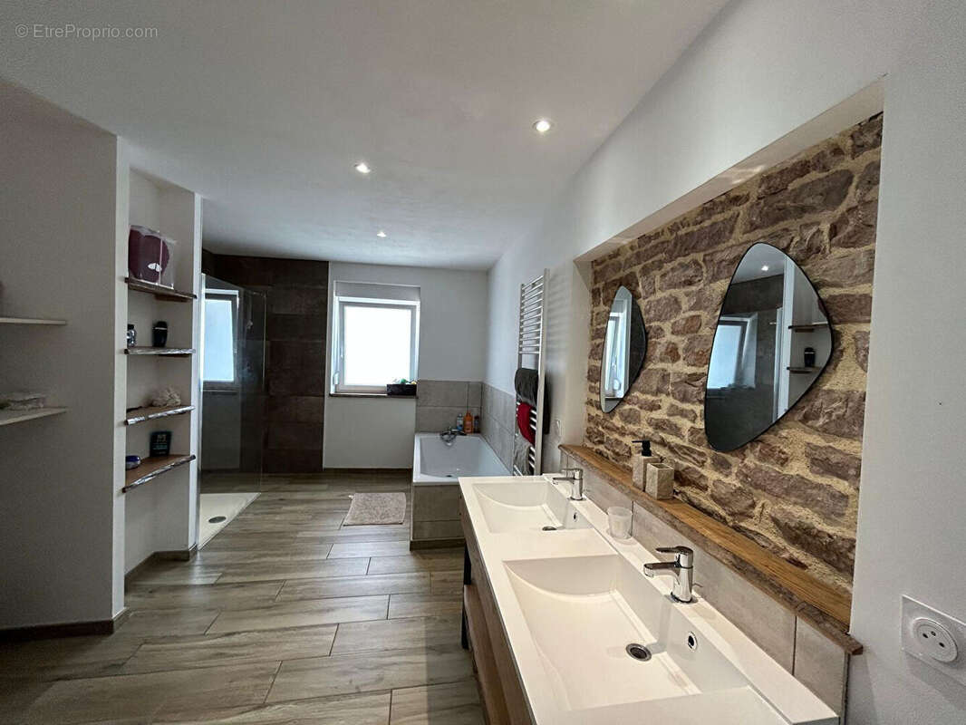 Maison à ESCLES