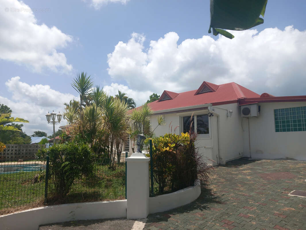 Maison à BAIE-MAHAULT