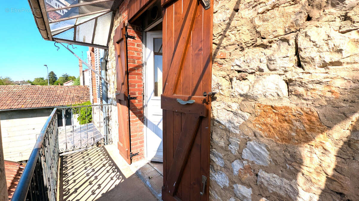 Maison à COUSANCE