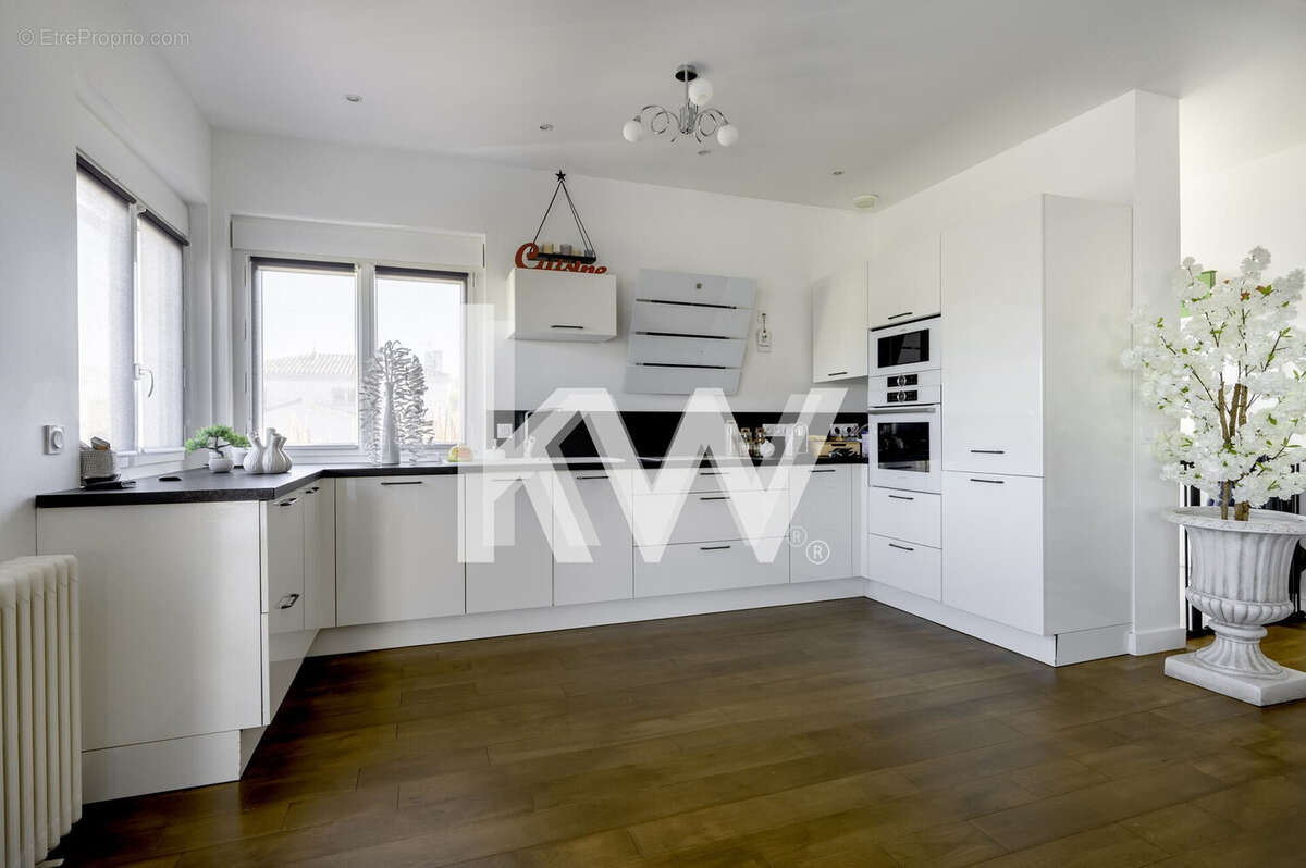 Maison 203 m² à Le Haillan  - photo 7
