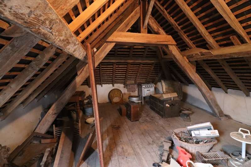 Maison à MAILHAC-SUR-BENAIZE