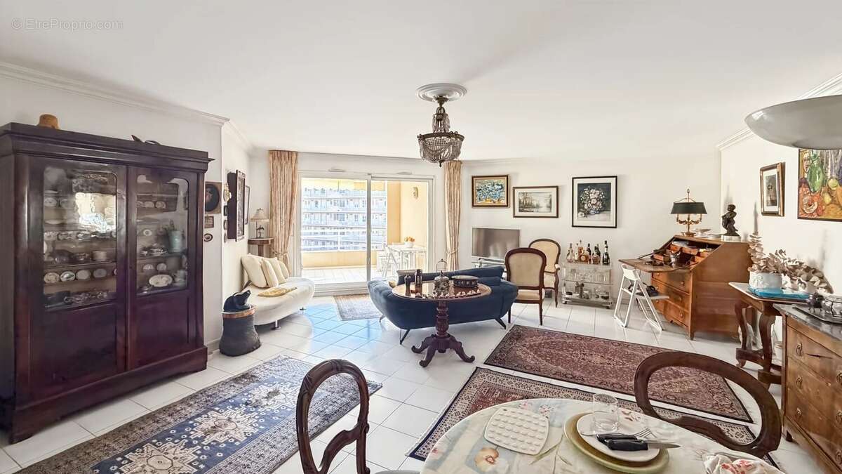 Appartement à VALLAURIS