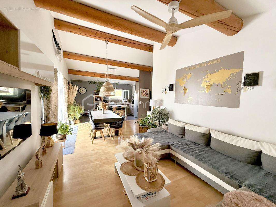Villa spacieuse non mitoyenne avec piscine garage et mobile-home indépendant - photo 4
