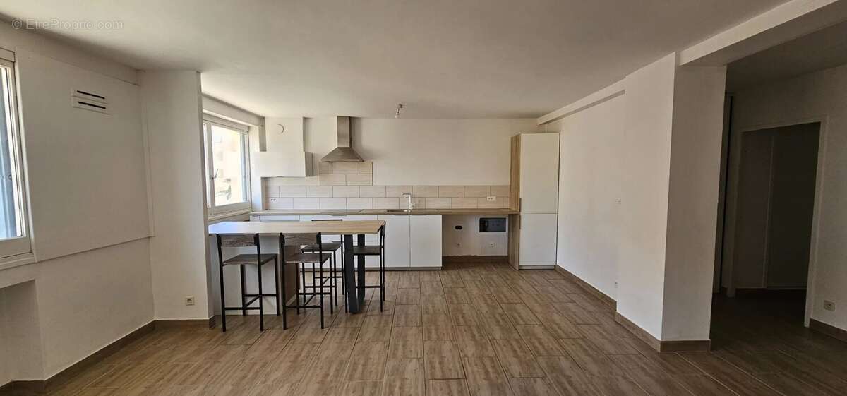 Appartement à SOLLIES-PONT