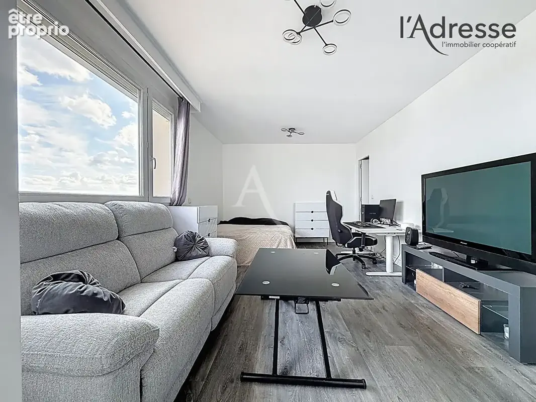 SURESNES/ Maréchal de Lattre de Tassigny - Vue Paris - Appartement Studio 36m² - 1 Cave - 1 BOX - photo 12