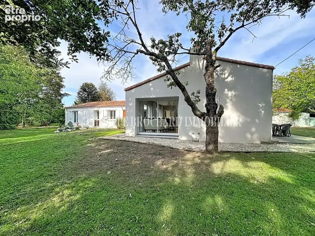 Maison 9 pièces 182 m² à vendre à La Roche-Sur-Yon (85000) - photo 3