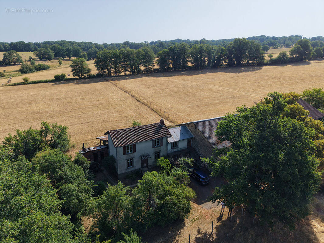 Maison à SAINT-LAURENT-SUR-GORRE