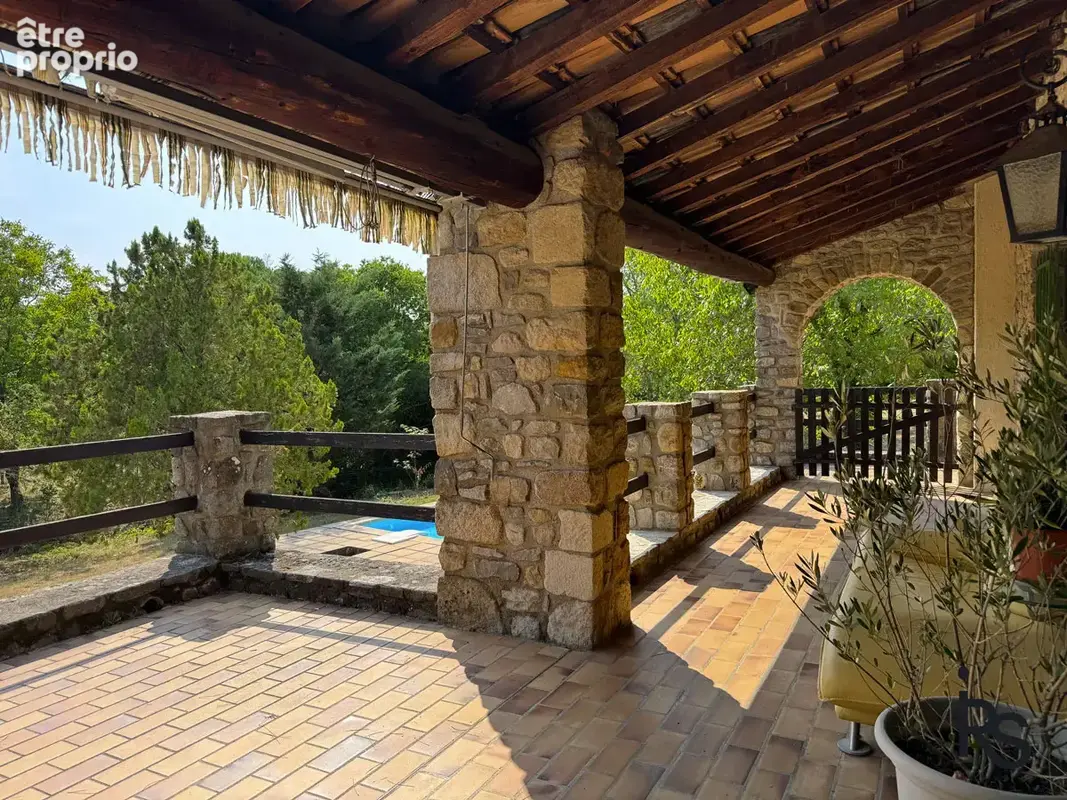 Au milieu d’un terrain arboré de 4350 m2, une maison de 107 m2 habitables - photo 6