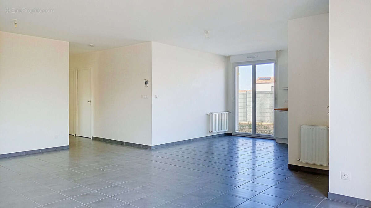 Maison récente, plain pied, 3 chambres, Garage - photo 3