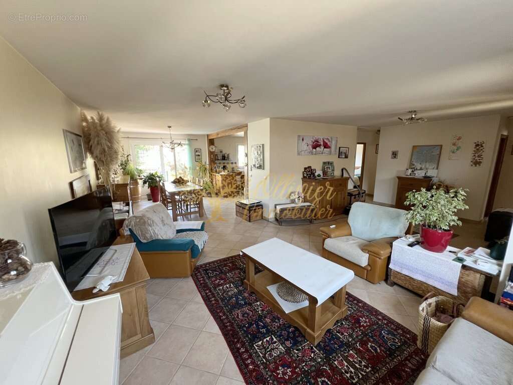 Maison à LA QUEUE-EN-BRIE