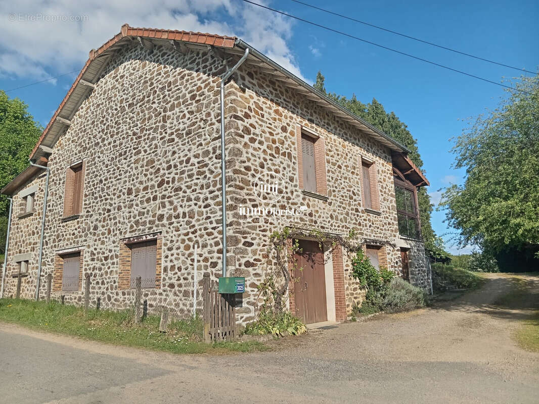 Maison à BUJALEUF