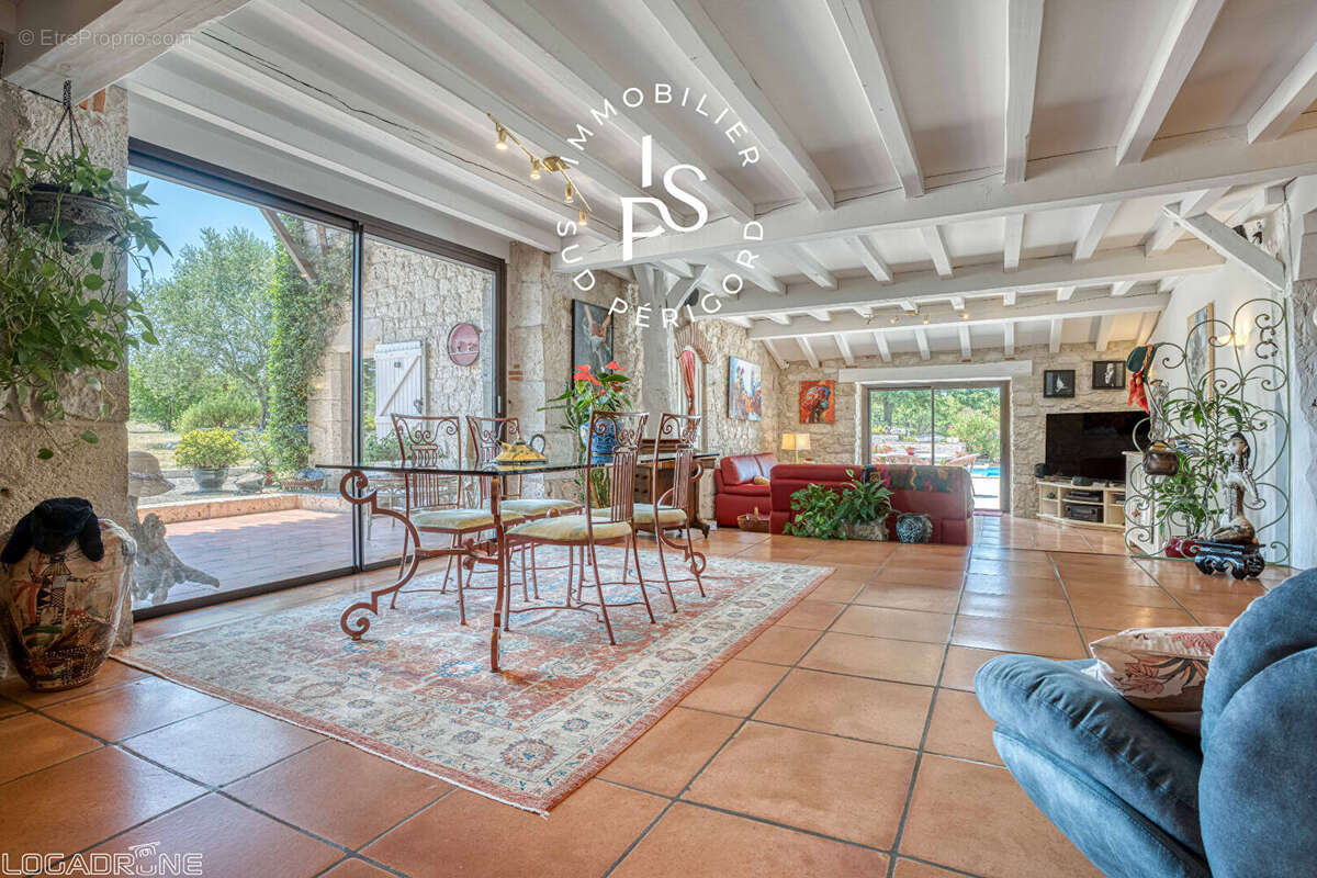 Élégante propriété en pierre avec piscine et parc arboré - photo 5