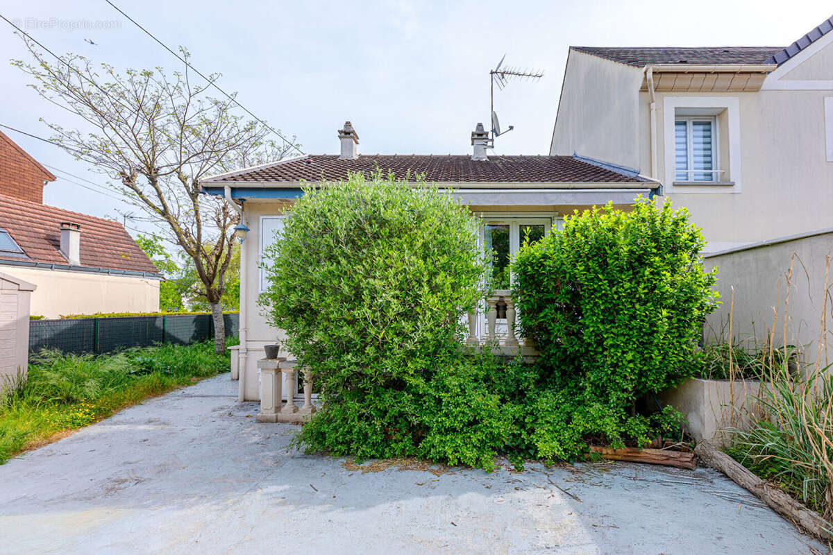 Maison à SARTROUVILLE