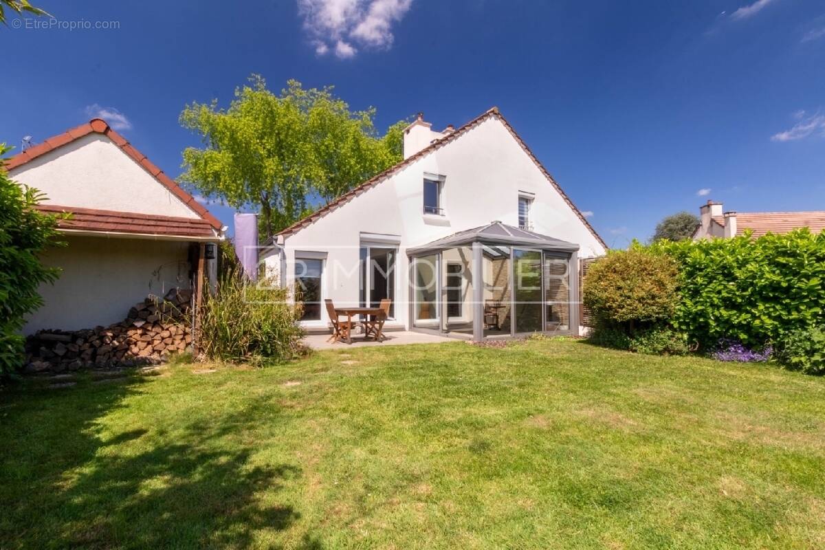 Maison à SAINT-THIBAULT-DES-VIGNES