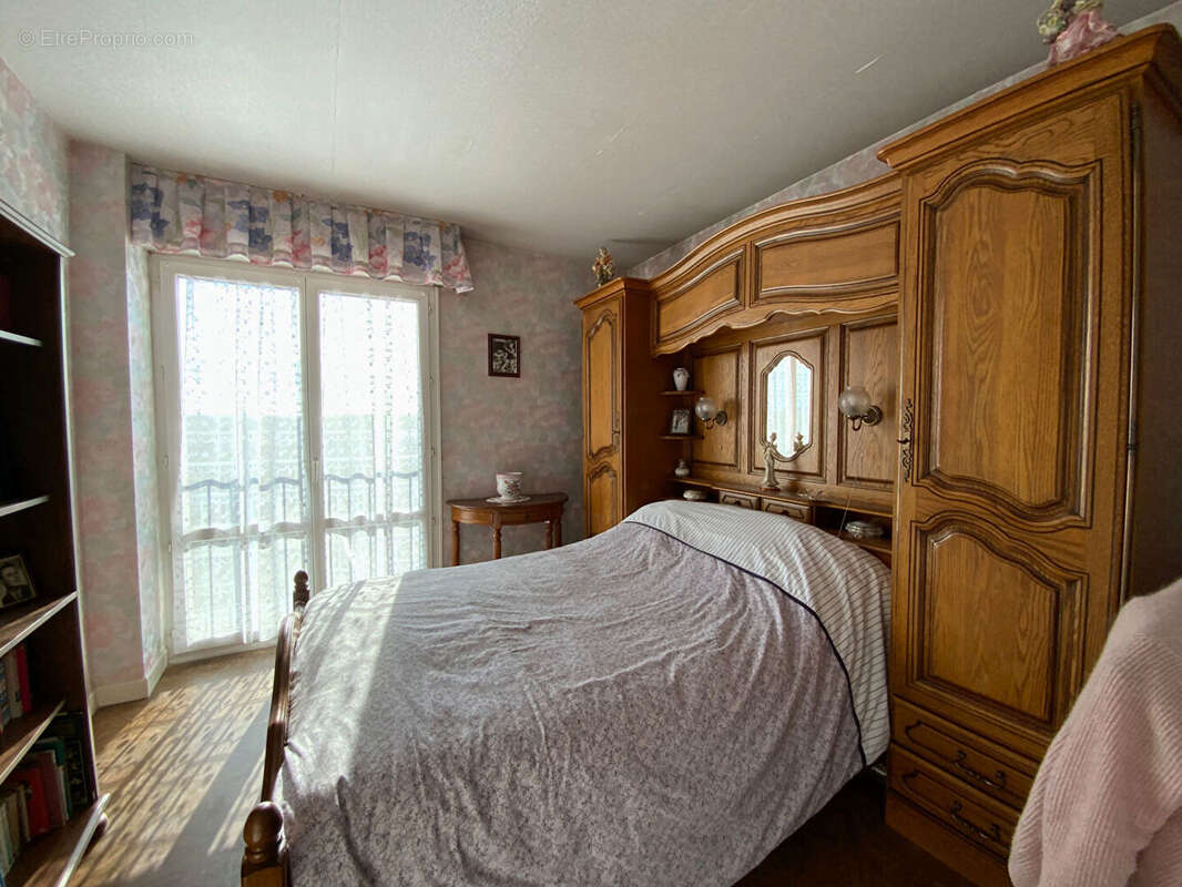 A deux pas du centre, appartment t4 traversant de 74m² - photo 7