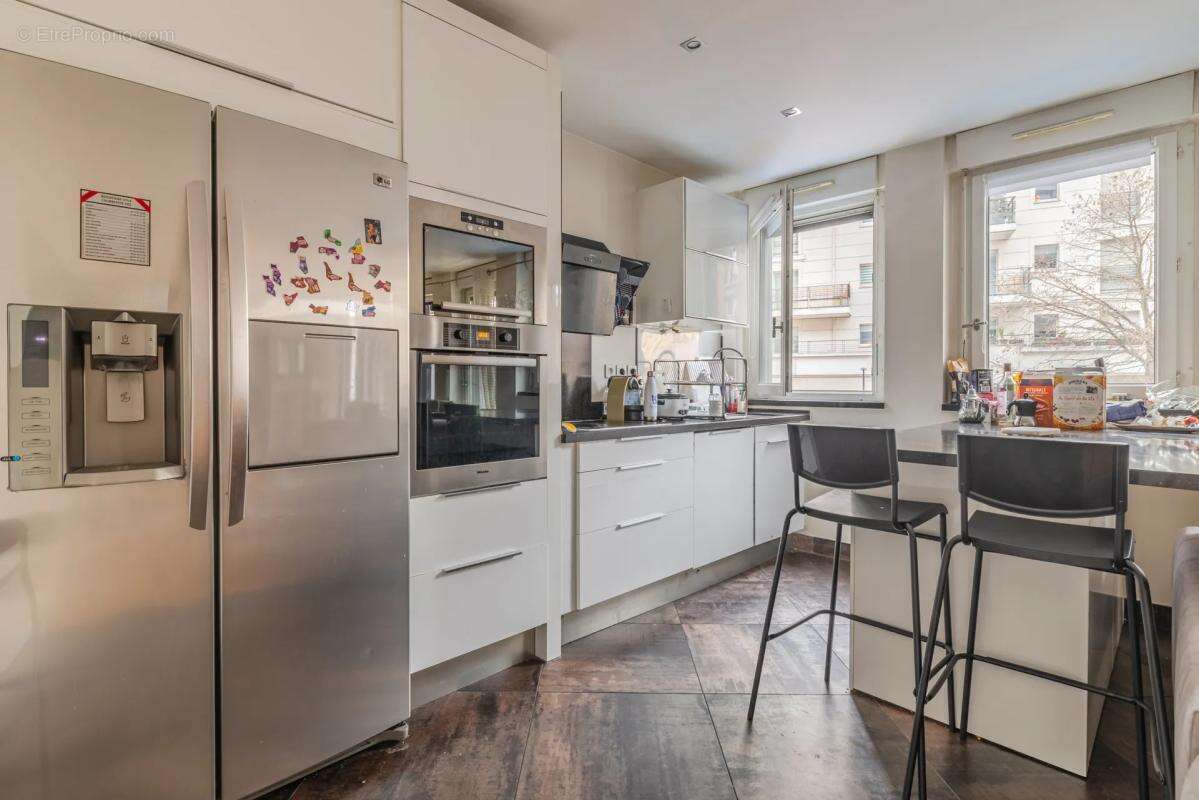Appartement à COURBEVOIE