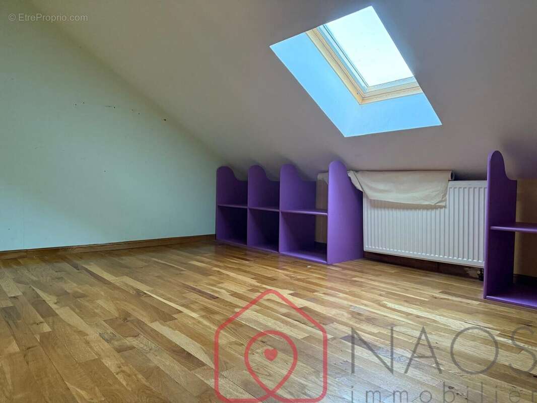 Maison à LA NEUVILLE-A-MAIRE