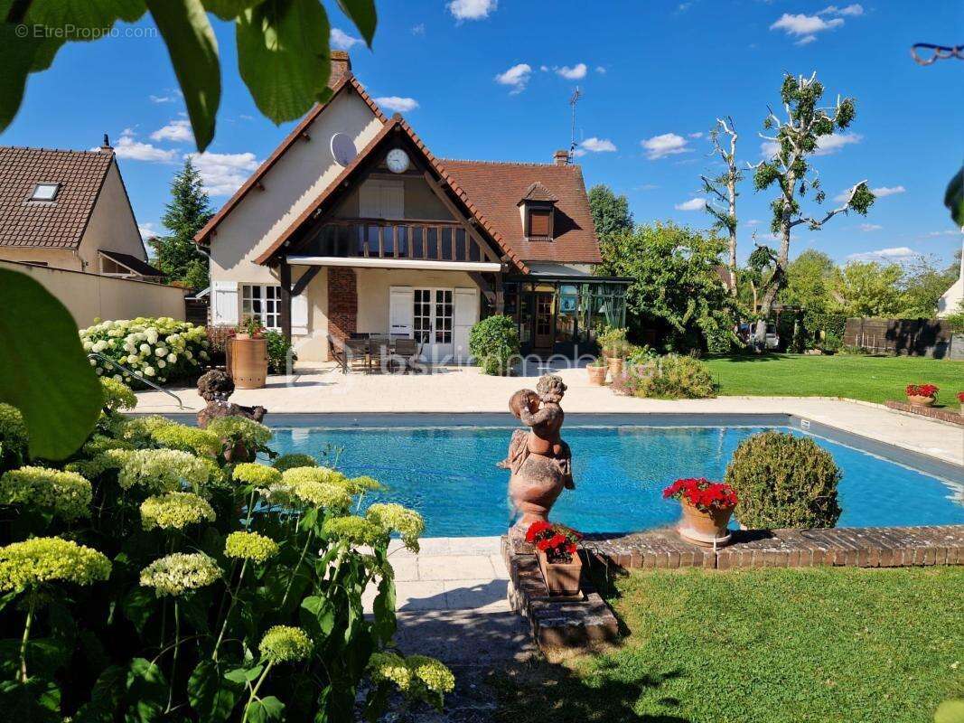 Maison à HOUDAN