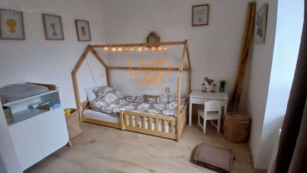 Maison à SALLES-CURAN